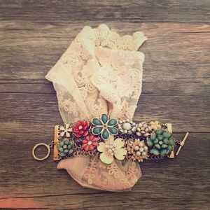 Vintage flowered bracelet with gem embellishments